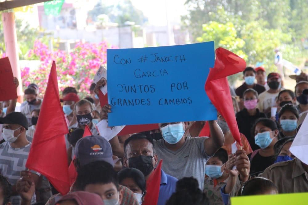 Antorchistas respaldan masivamente a Janeth García 