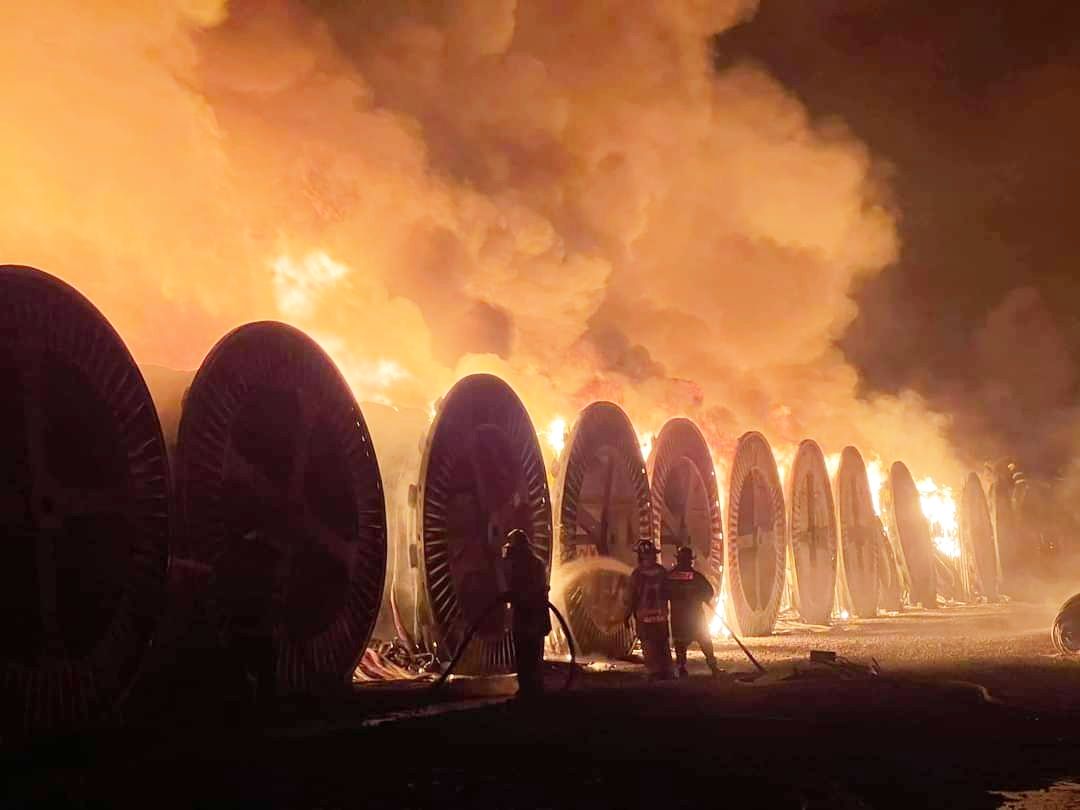 Con el apoyo de 8 municipios controlan incendio en Tezoyuca