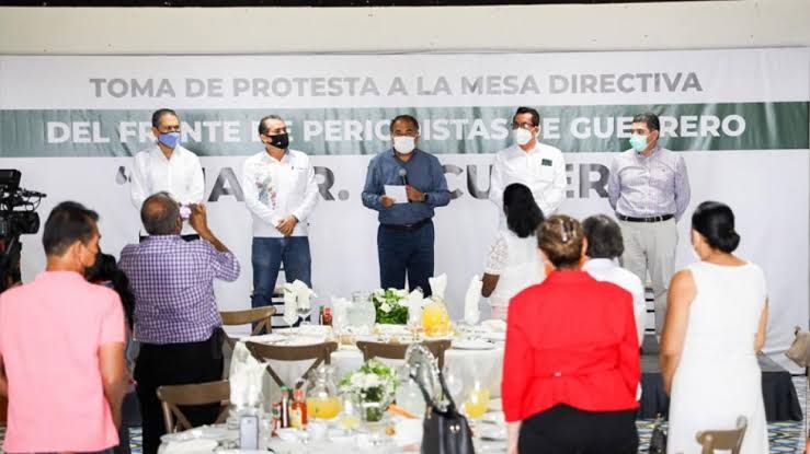 Asiste Héctor Astudillo como invitado a la toma de protesta de la mesa directiva del Frente de Periodistas de Guerrero ’Juan R. Escudero’