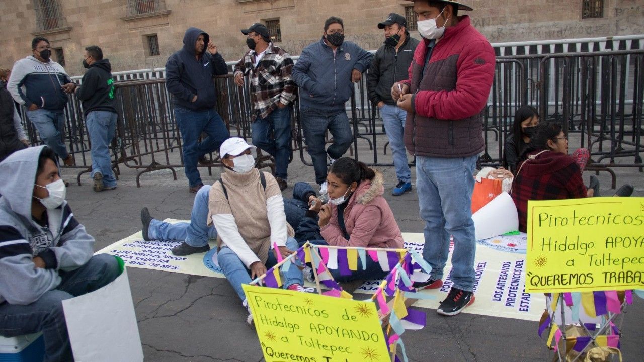 Trabajadores de la pirotécnica de Tultepec se manifestaron en Palacio Nacional