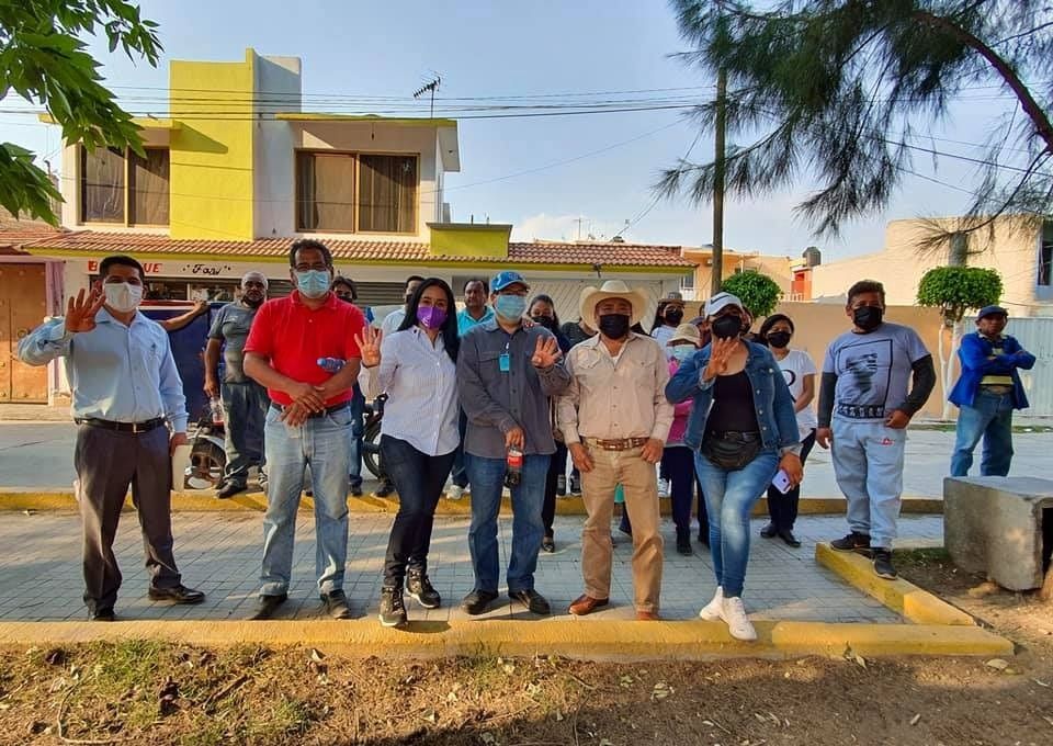 Militantes reciben a Karla Almazán en recorridos por el Distrito 38