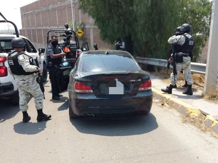 En operativo detinen a sujeto con arma de fuego y carro con reporte de robo en Texcoco 