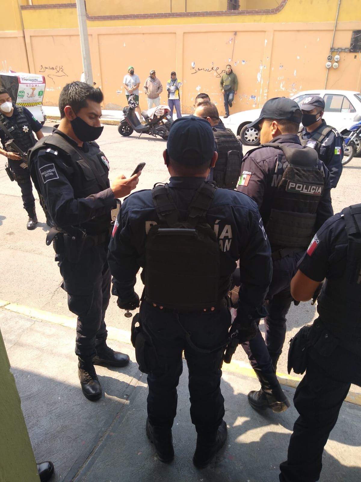 #Violencia en Chicoloapan hombres armados atacaron  a balazos oficinas de Antorcha 
