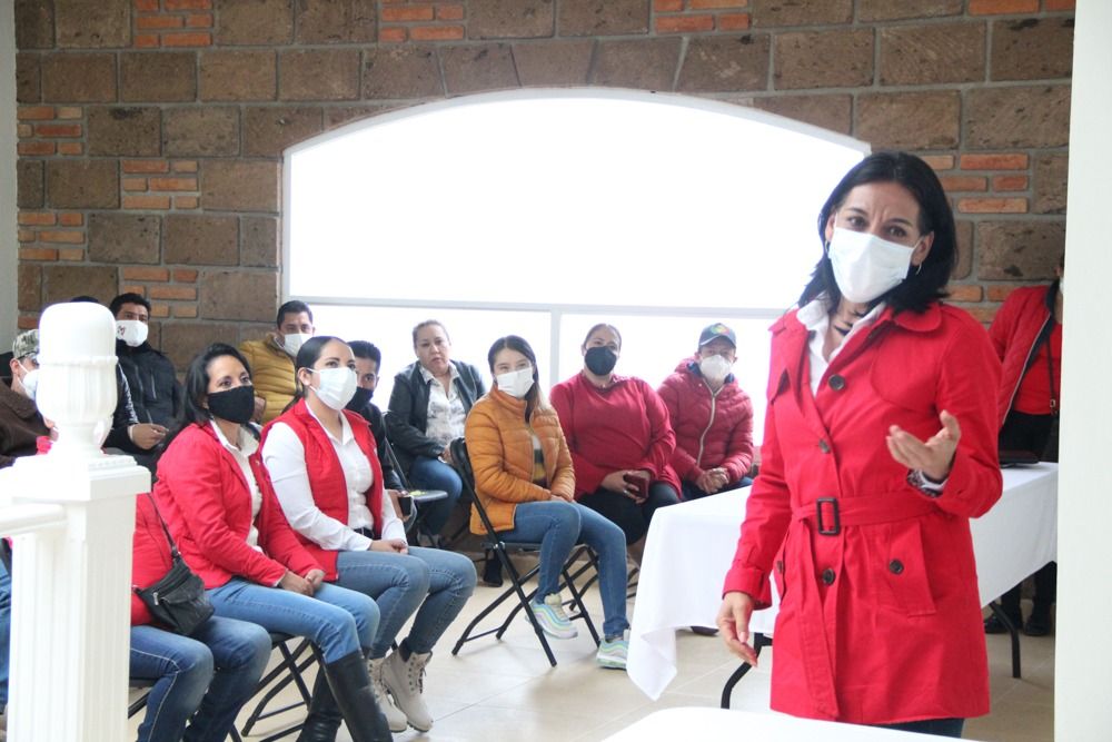 Marcia Torres se reúne con priistas de Xochicoatlán 