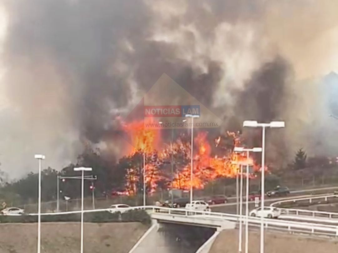 Bomberos sofoca fuerte incendio en Atizapán de Zaragoza