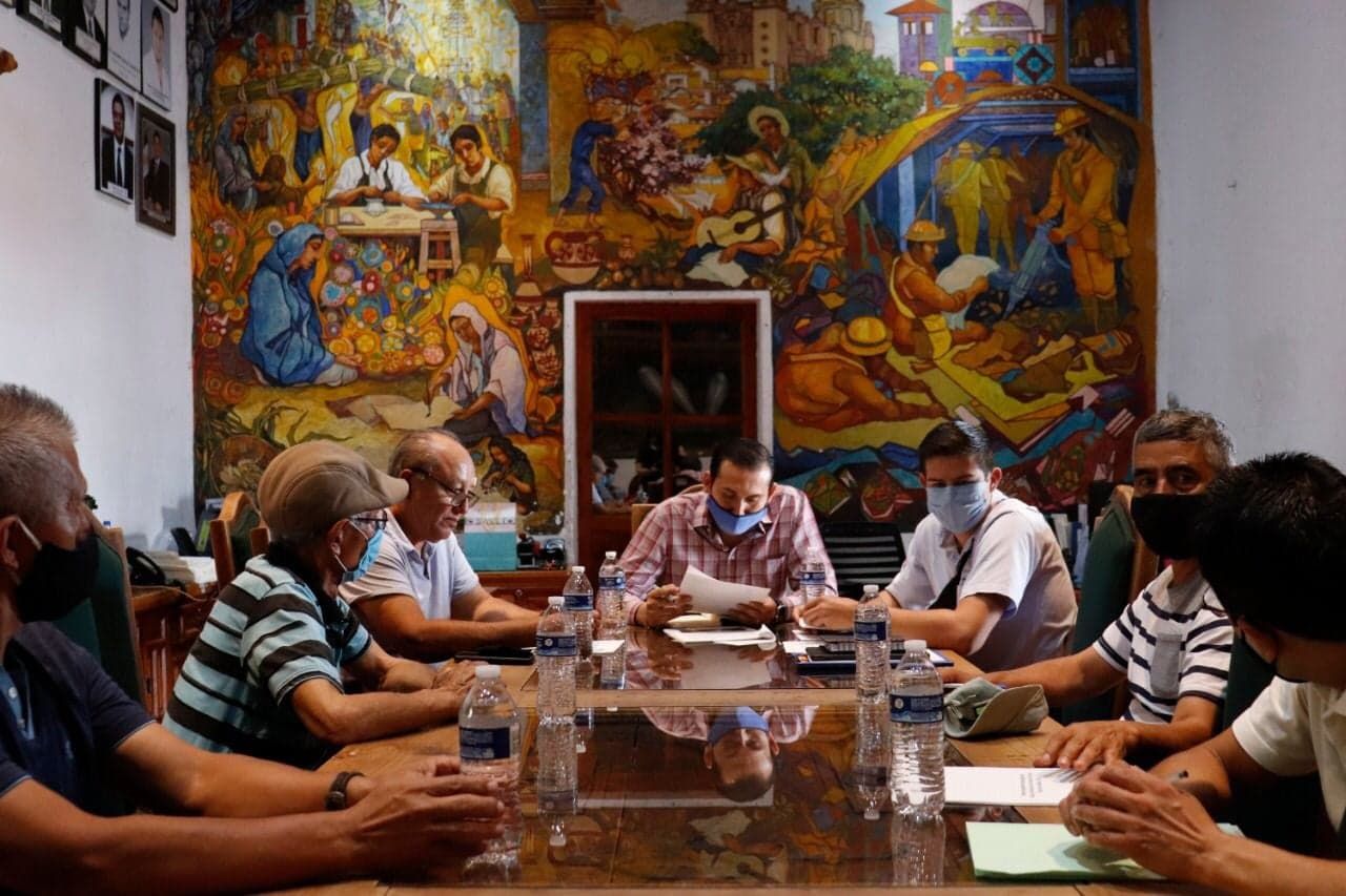Atiende gobierno de Taxco deslizamiento e inestabilidad en la calle de Tajos. 