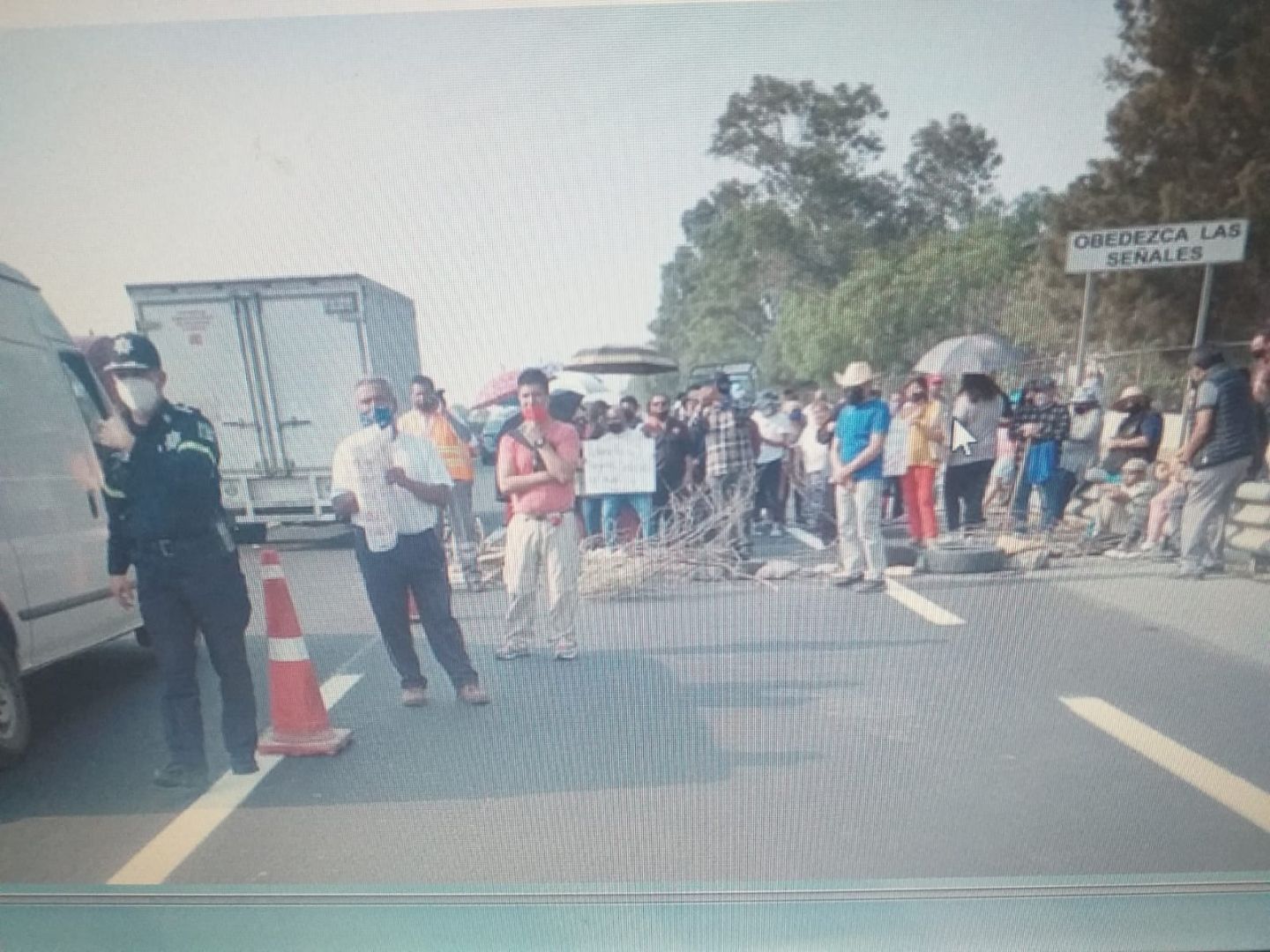#Descontento social en Ecatepec por falta de agua, vecinos  bloquearon el Circuito Exterior Mexiquense 