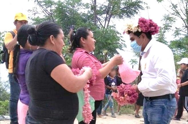 Propone Héctor Hilario mercado de flores 🥀 en la Huasteca 