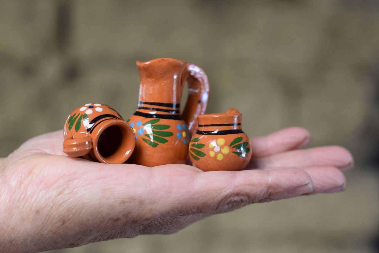 Artesanos dan vida al barro a través de la cerámica