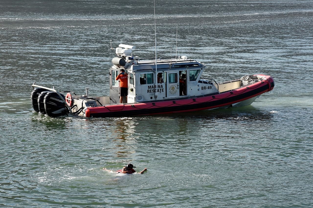Aparece muerto en las aguas del puerto de Topolobampo hombre que se arrojó del ferry el día sábado