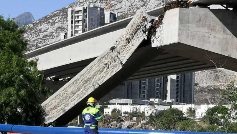 Ahora en Nuevo León se derrumba estructura de paso elevado