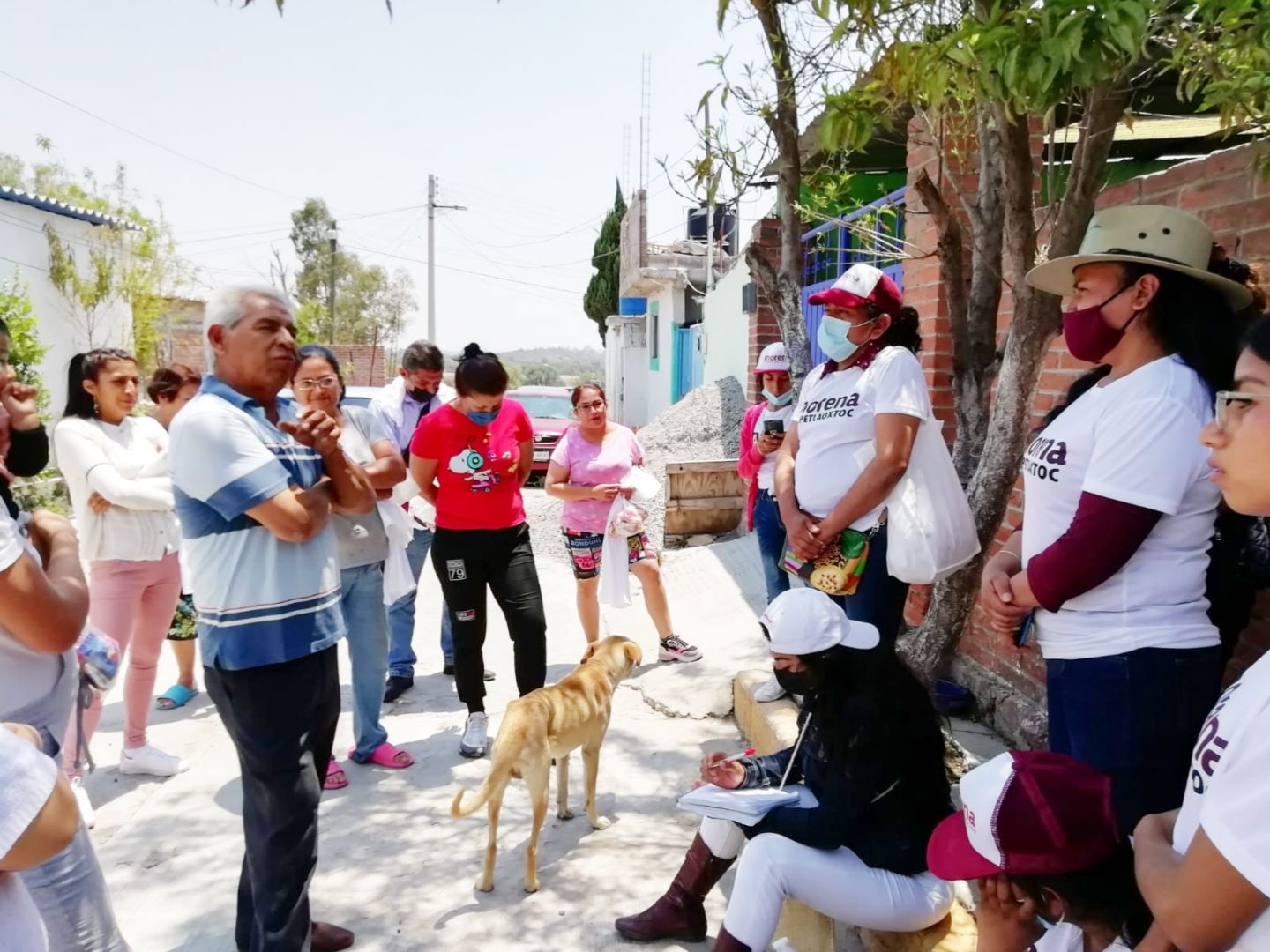 Eva Bustamante Venegas,  asume compromiso para regularizar el servicio de agua potable ante vecinos de la Candelaria