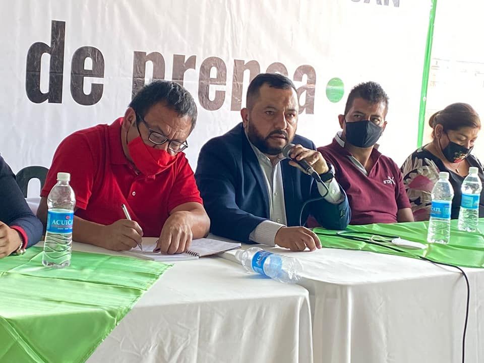 En Chimalhuacán el profesor Gabriel Méndez
González, declina de MORENA y se pasa al PRI.