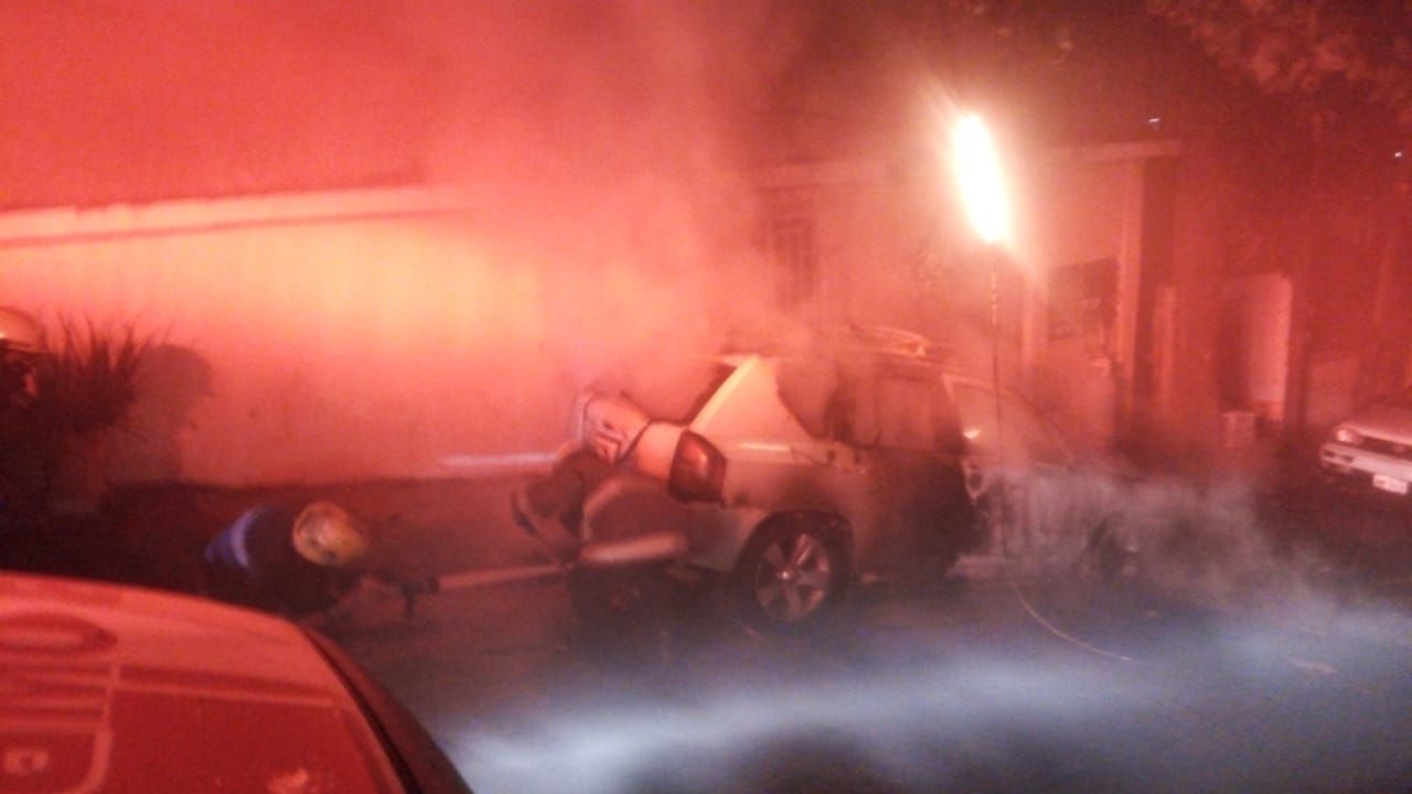 Primera lluvia del año provocó un incendio de automóvil en Acapulco 