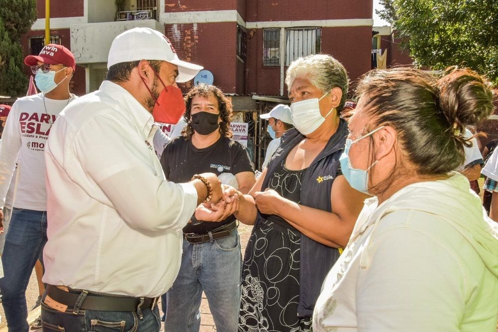 Darwin Eslava candidato a la presidencia municipal de Coacalco en contacto cercano con la gente
