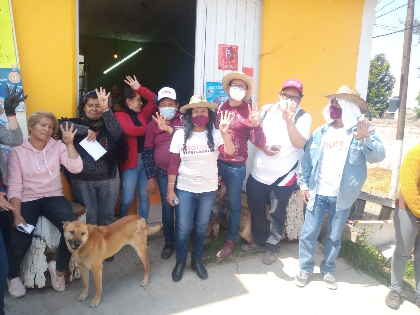 Eva Bustamante Venegas,  ofrece construir pozo de agua potable en Tepetlaoxtoc