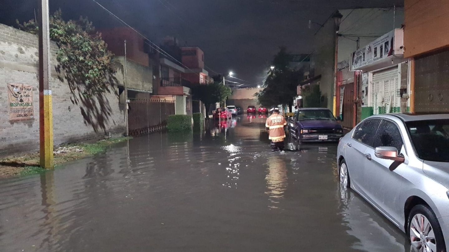 Diluvio con más de 128 litros de agua por metro cúbico en Texcoco