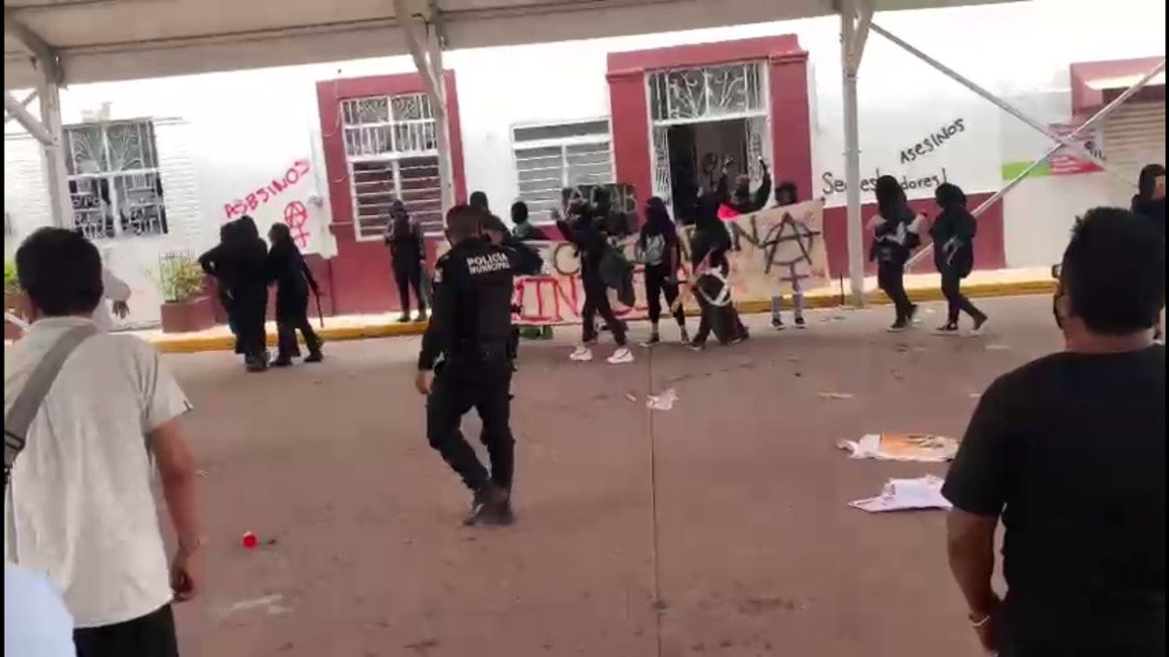 Siete mujeres feministas y un hombre fueron detenidos tras vandalizar en Chicoloapan