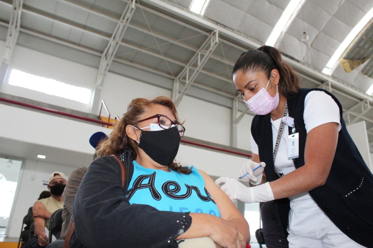 Ecatepec inicia con éxito la vacunación a personas de 50 a 59 años de edad