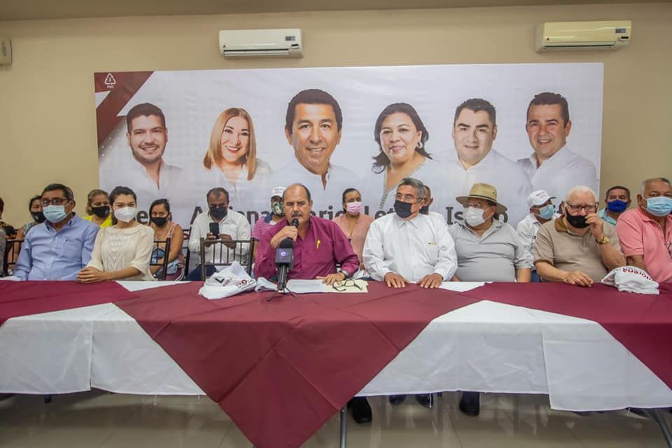 Líderes y luchadores sociales renuncian al PRI y se suman
al candidato de Morena, Mario López ’La Borrega’🔴