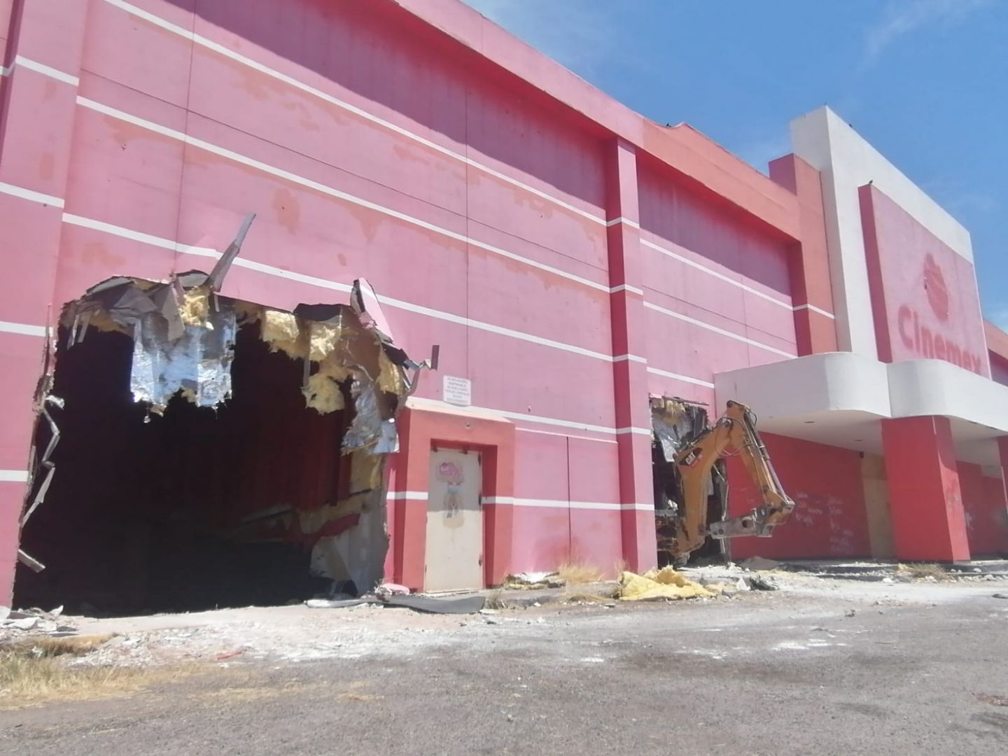 Inician la demolición del primer Cinemex que hubo en Los Mochis