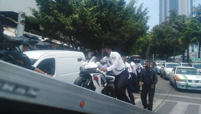 Infracciona Policía Vial a motociclistas que incumplían el Reglamento
