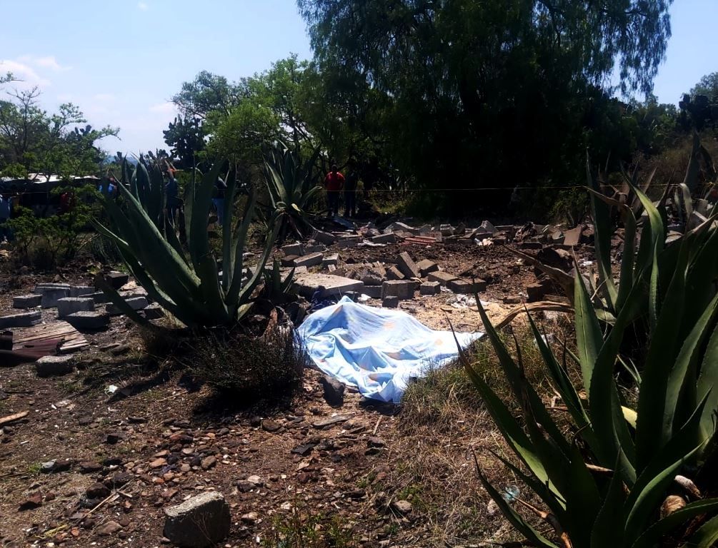 Reportan dos fallecidos por explosión de material pirotécnico en un domicilio particular de Axapusco