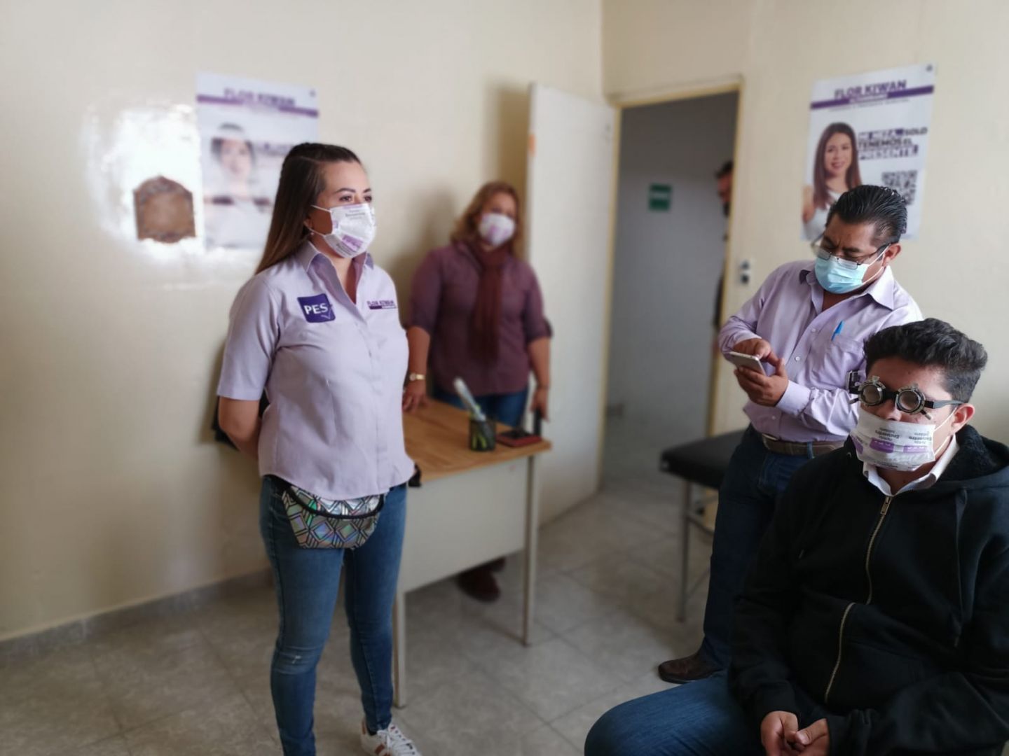 En Nezahualcoyotl la candidata del PES Flor Kiwan lleva Jornada de Salud Visual a vecinos de la Zona Norte