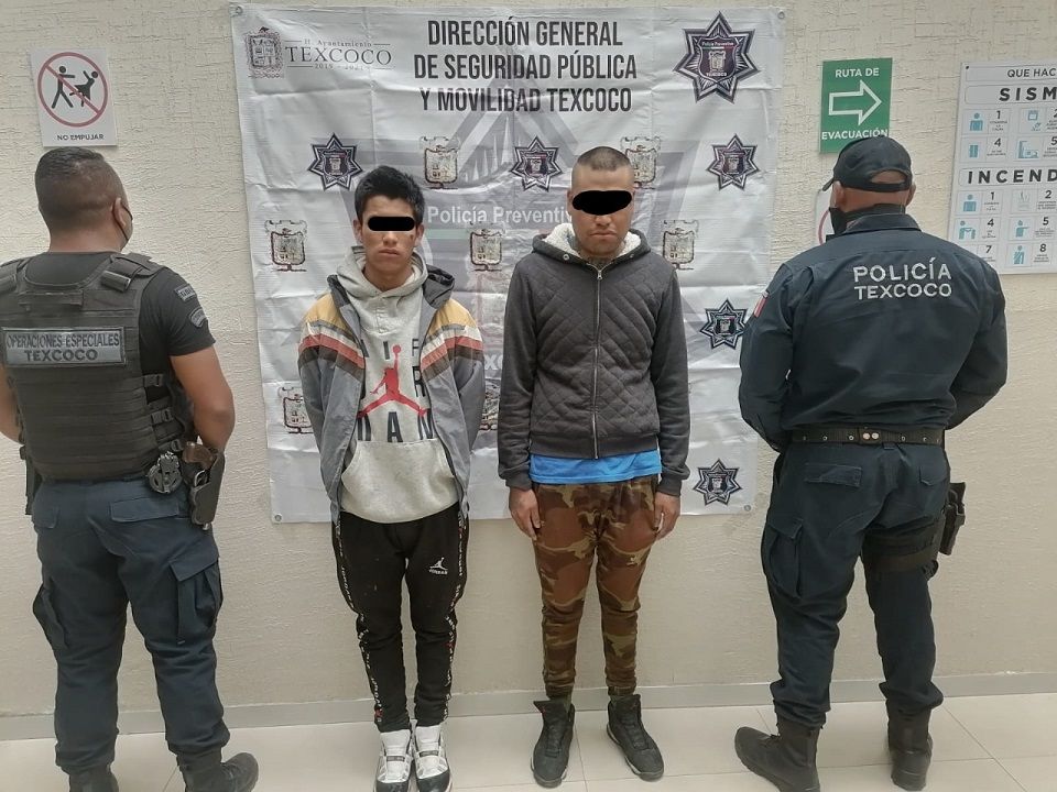 Apresan Policías de Texcoco a dos por robo con violencia