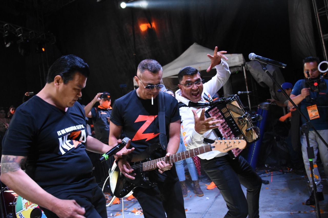Juan Zepeda cierra campaña a ritmo de rock
