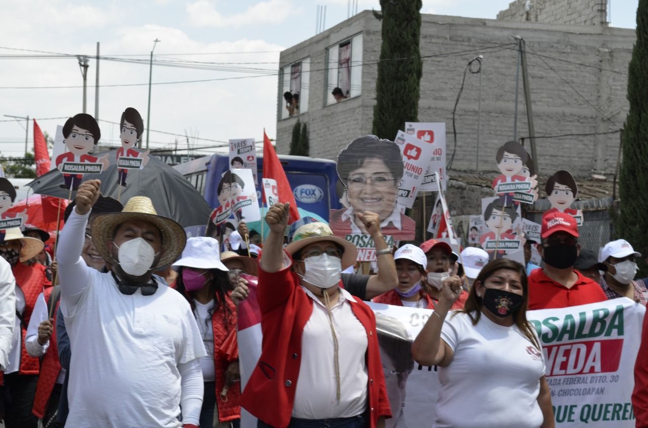 
En Chimalhuacan Rosalba Pineda cierra campaña reforzada por simpatizantes
