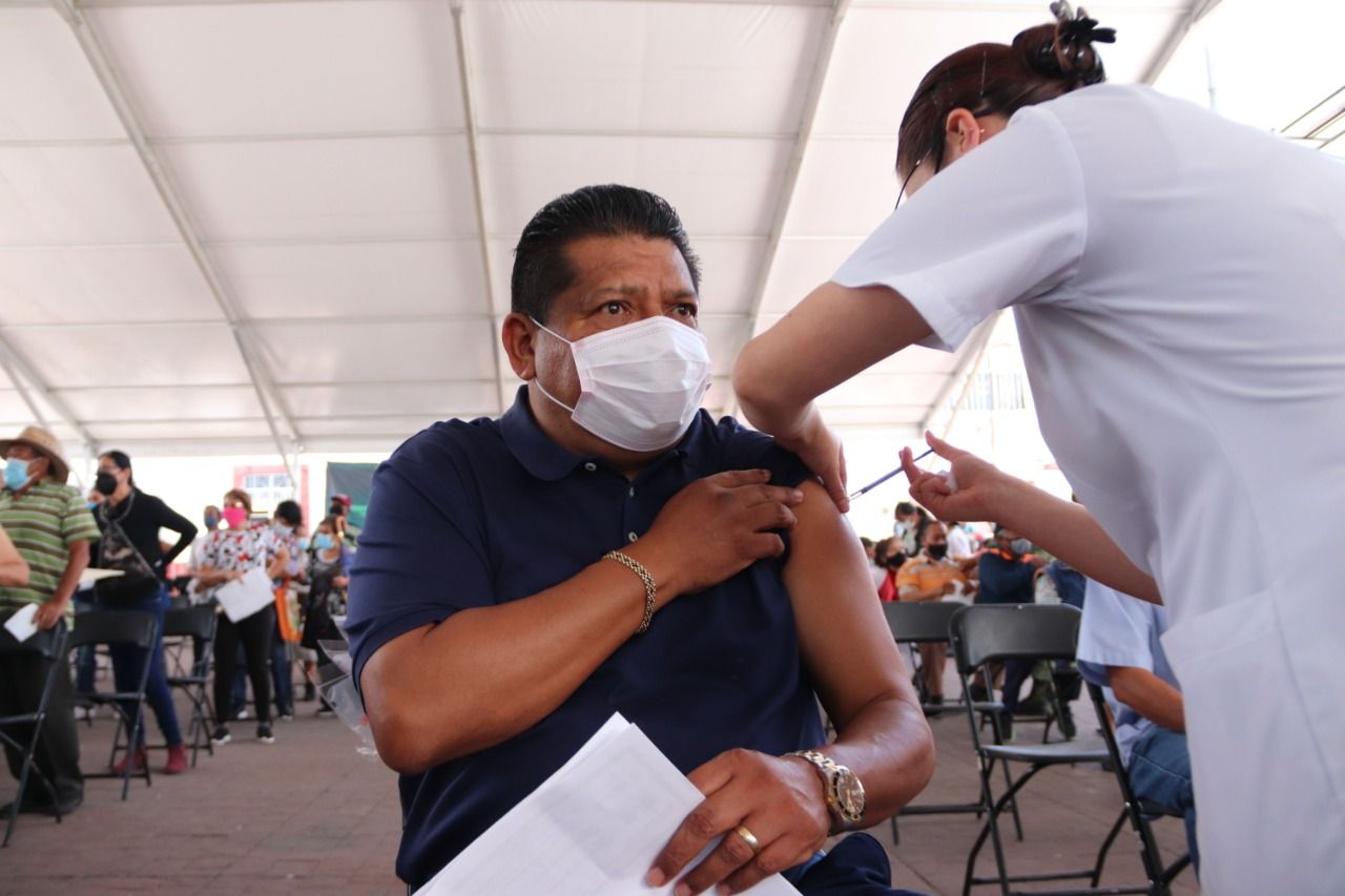 #Reciben ciudadanos de Chicoloapan #aplicación de la vacuna contra #covid-19: en tres sedes de esta #región mexiquense 