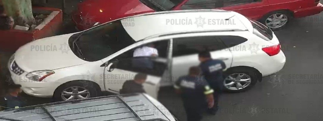 Policías recuperan vehículo en Ecatepec que fue robado en Tezoyuca  
