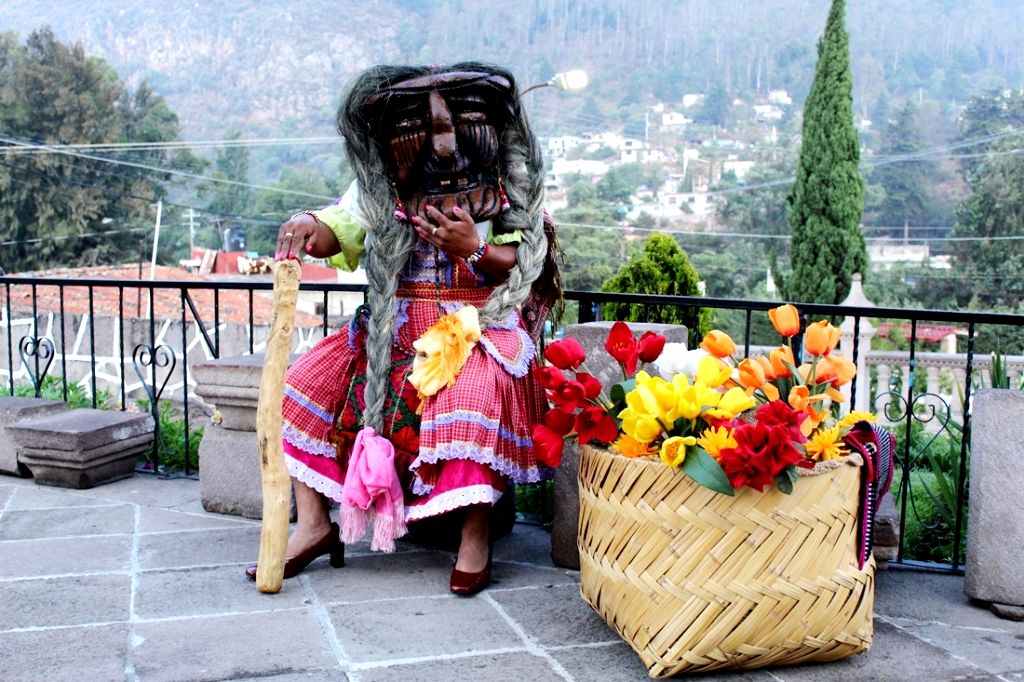 Los mexiquenses crean máscaras de Xhitas para celebrar el Jueves de Corpus