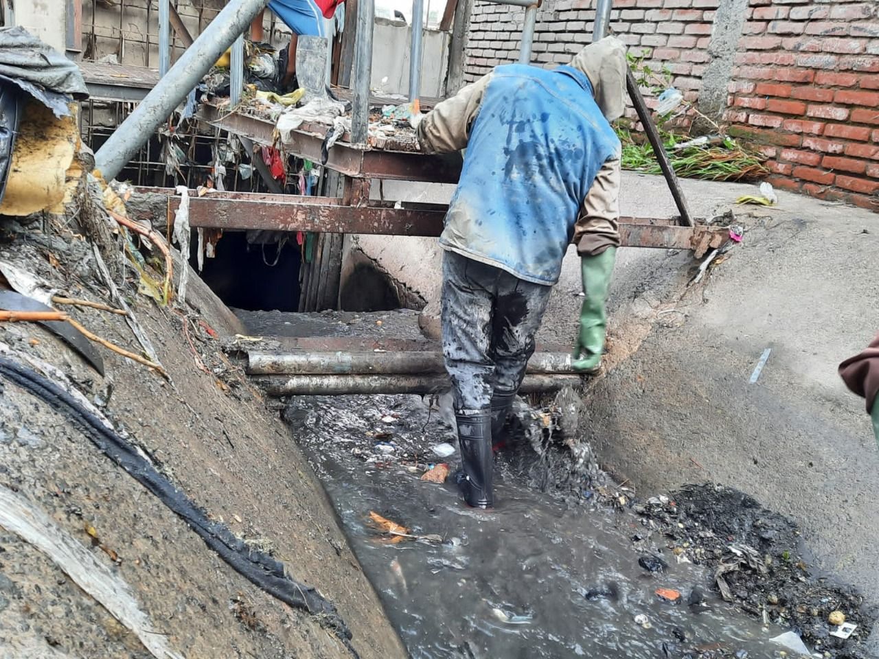 #Trabajadores de Ecatepec limpian #calles y avenidas: tras #anegaciones generadas por las recientes #lluvias