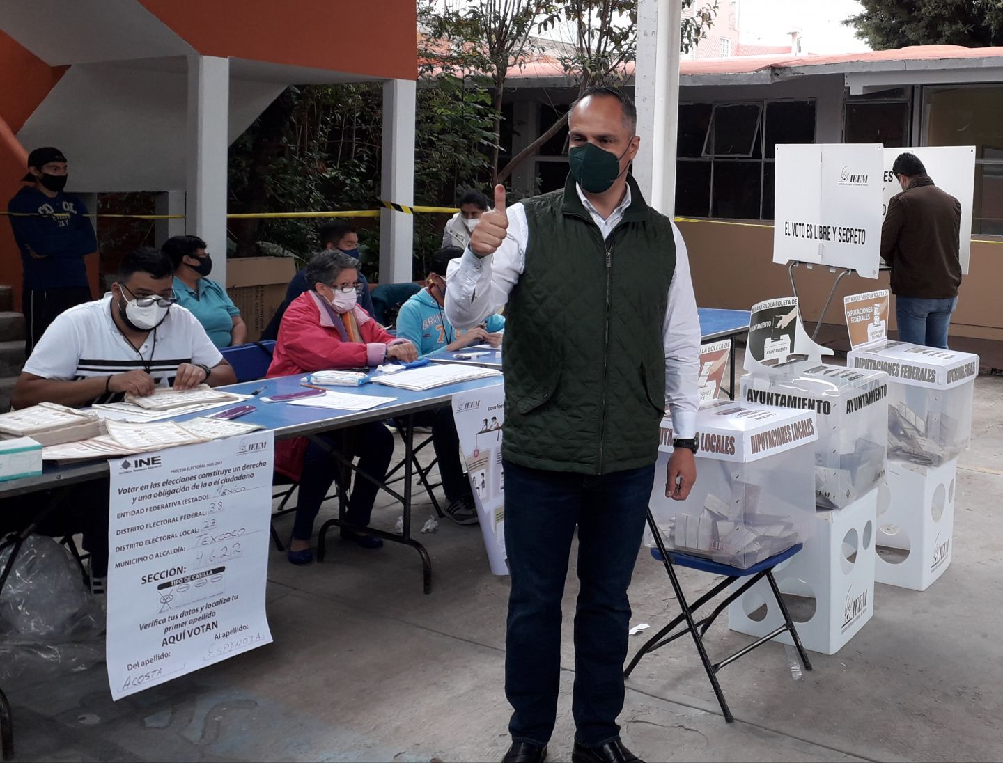 Jesús Cuanalo, acudió a votar en San Sebastián barrio de Texcoco 