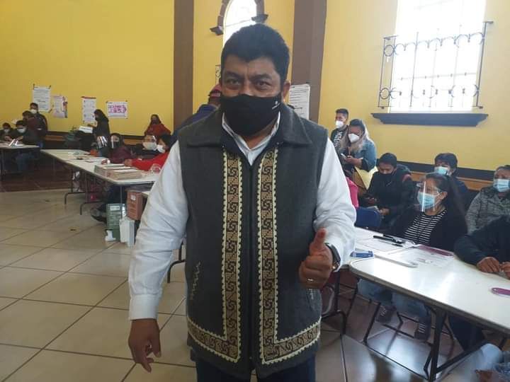 Nazario Gutiérrez, acudió a emitir su voto 