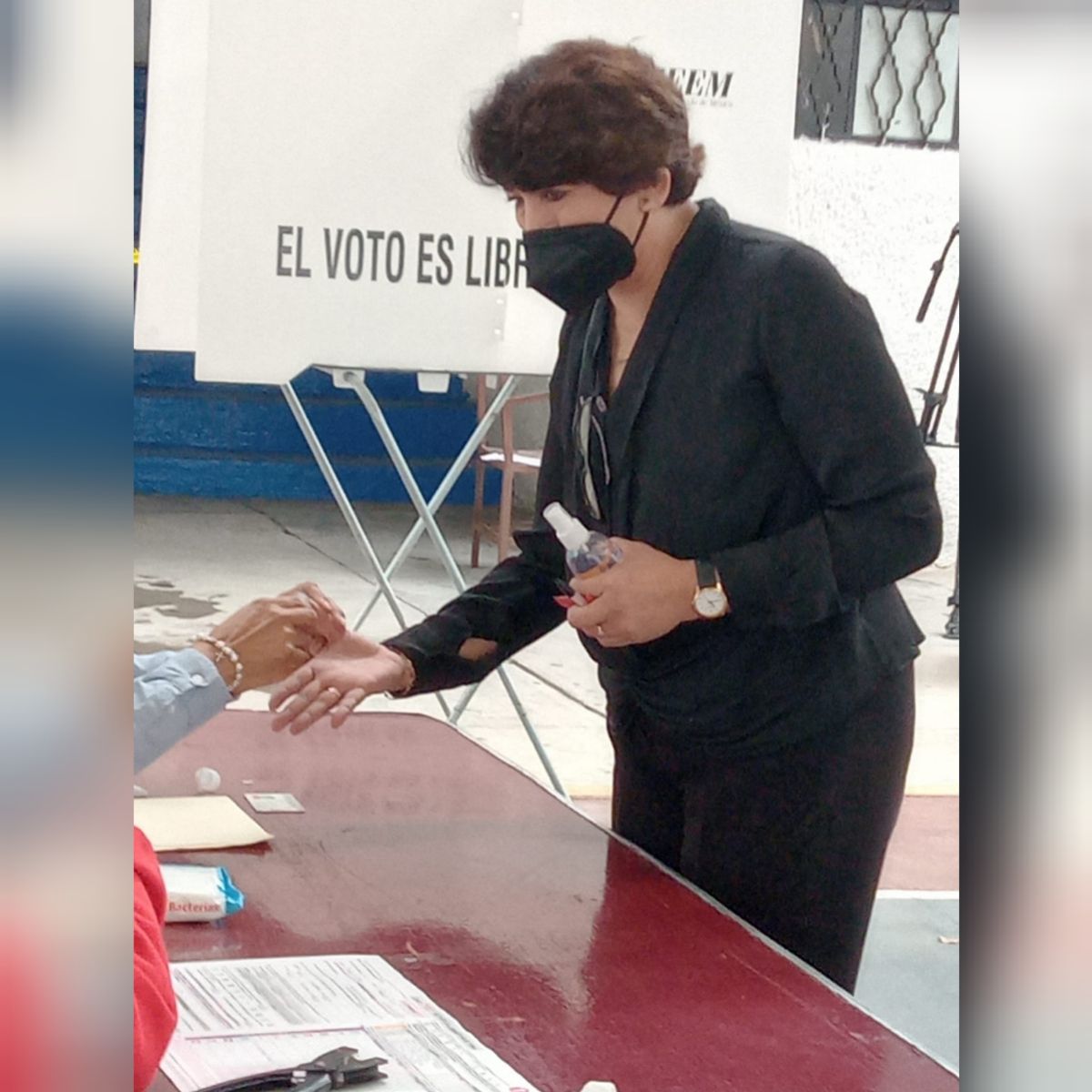  Delfina Gómez Álvarez, llego a Texcoco a votar 