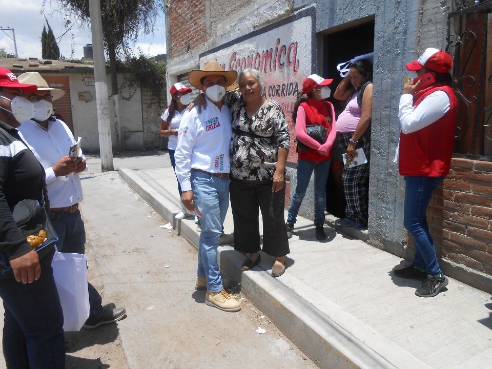 Ismael Olivares presenta su oferta política en las poblaciones de Tepetlaoxtoc 