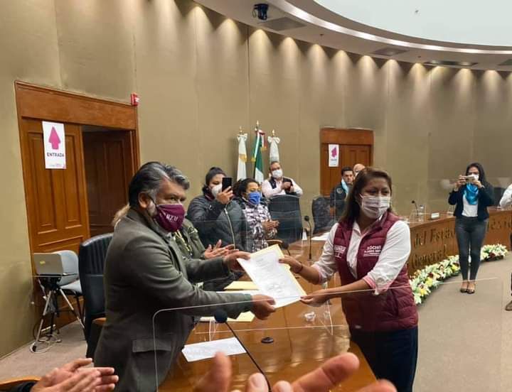 #Xochil Flores Jiménez gana la #presidencia municipal de Chimalhuacán: #recibió su constancia de mayoría por el representante del #IEEM en edomex 