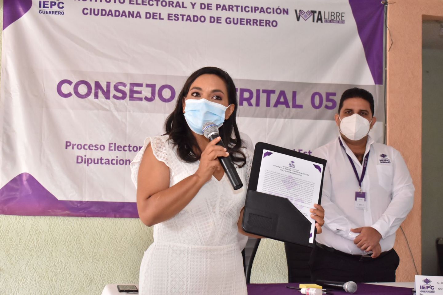 ¡Sí se pudo! Recibe Beatriz Mojica constancia de Diputada Local electa en el Distrito 05 de Acapulco

