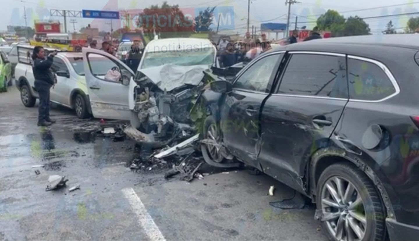 Dos presuntos ladrones roban camioneta y provocan accidente en la Texcoco lechería