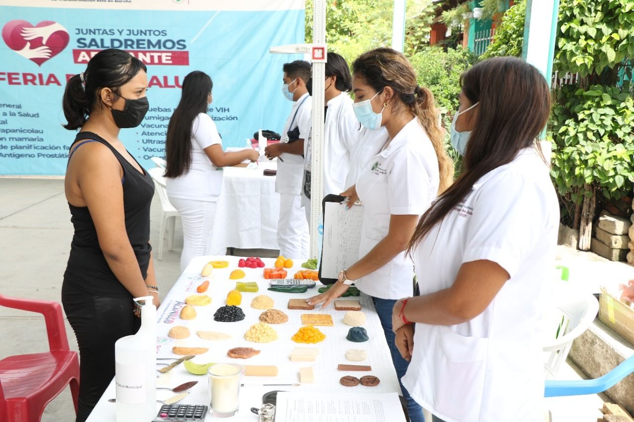 Beneficia Feria de la Salud a pobladores de Xolapa
