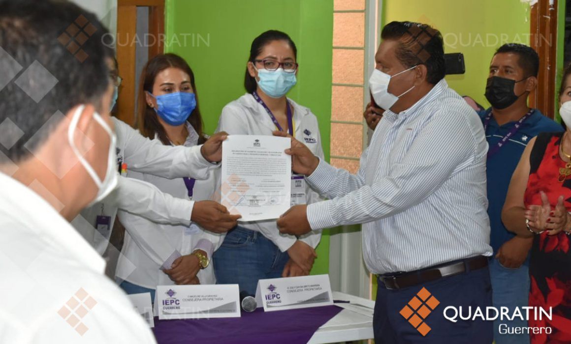 Recibe David Gama constancia de mayoría en Iguala por el PRI-PRD