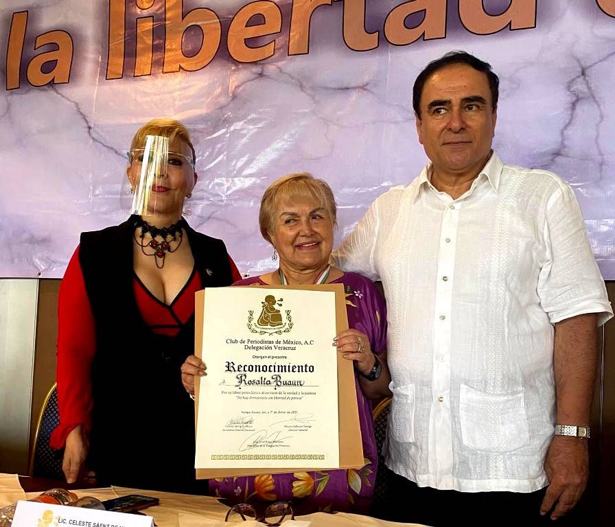 Rosalía Buaún recibe reconocimiento