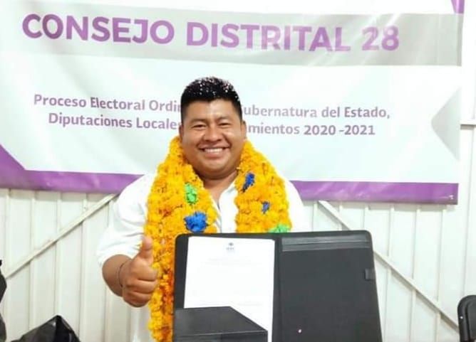 Masedonio Mendoza, recibe constancia de mayoría como diputado local electo de la Montaña 
