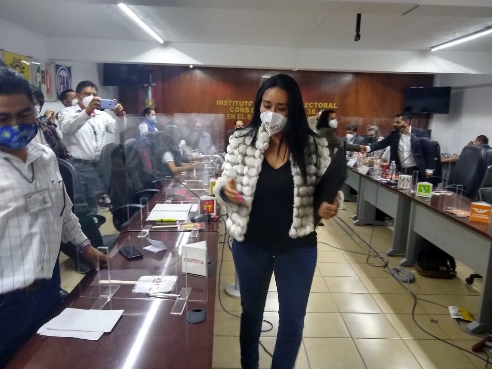 Refrenda Karla Almazán Burgos compromiso con el Distrito 38