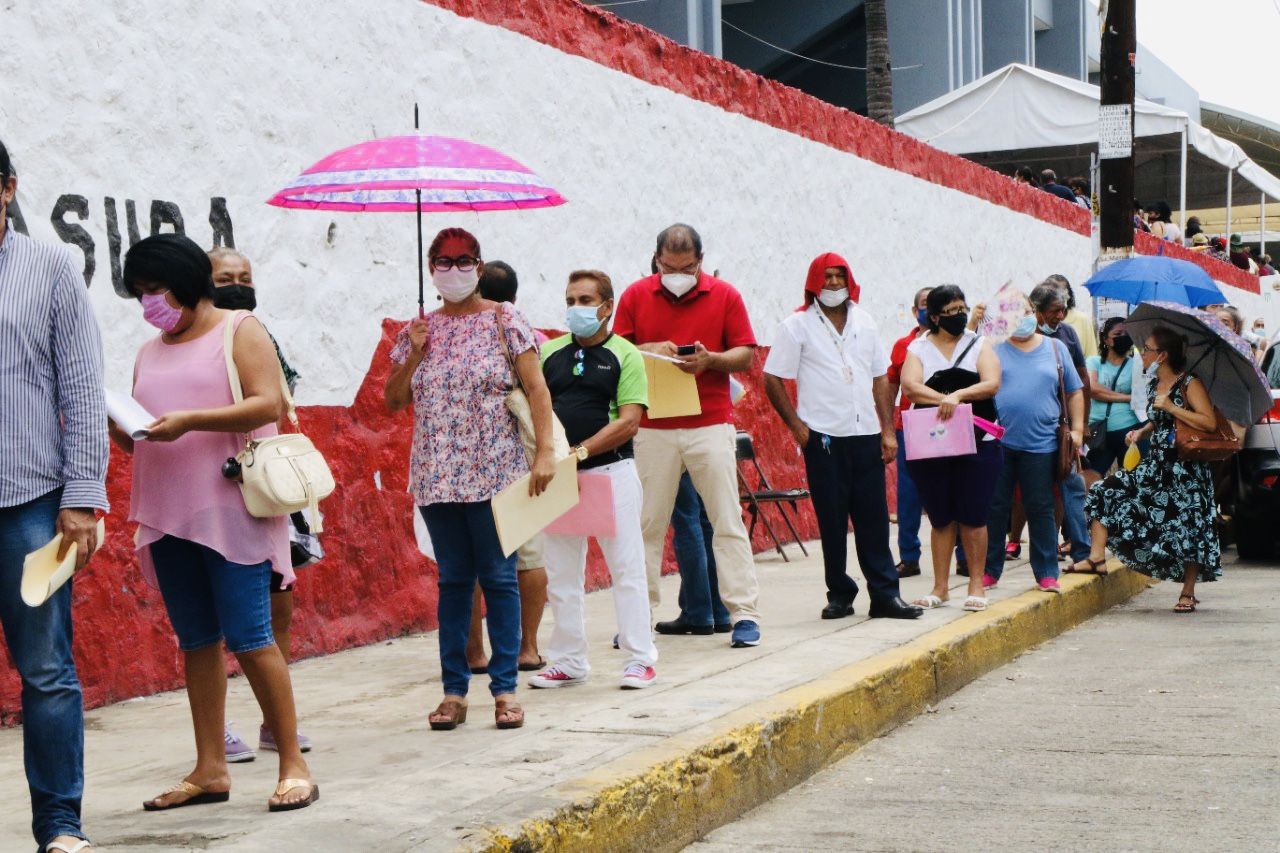 A pesar de las dificultades, Acapulco sale adelante con la vacunación 