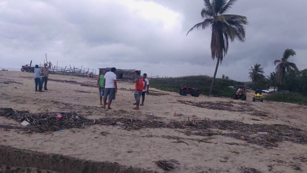 Preparan habitantes de playa Carrizal, en Tecpan, apertura de la barra por intensas lluvias