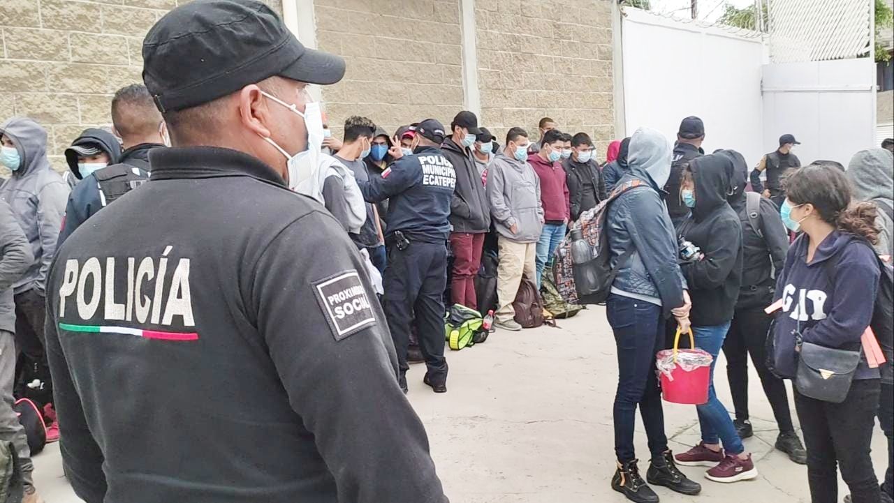 Policía de Ecatepec rescata y resguarda a 74 migrantes centroamericanos